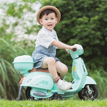 [Q518M] Vespa Scooter Ride-On (Mint)